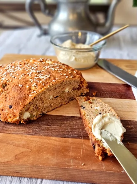 Pain de lentilles aux tomates séchées, olives et feta Lentil Loaf with Sun-Dried Tomatoes, Olives, and Feta