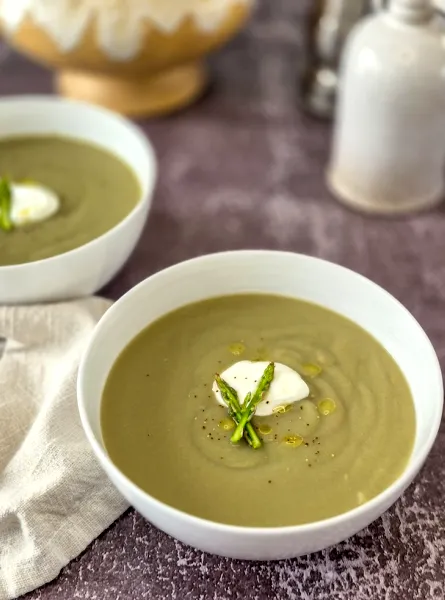Potage d’asperges et petits pois ÉquipeNutrition Asparagus and Green Pea Soup TeamNutrition