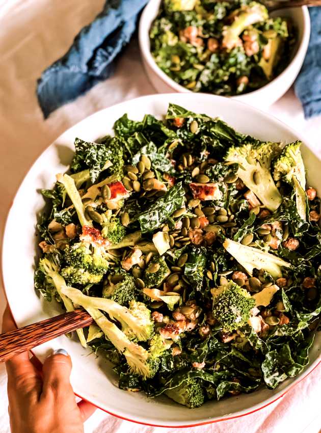 Salade de brocoli, halloumi et pois chiches grillés