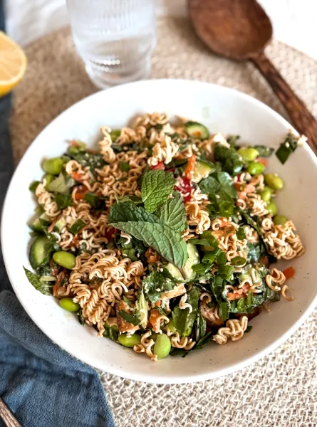 Salade de tofu et nouilles croustillantes ÉquipeNutrition TeamNutrition