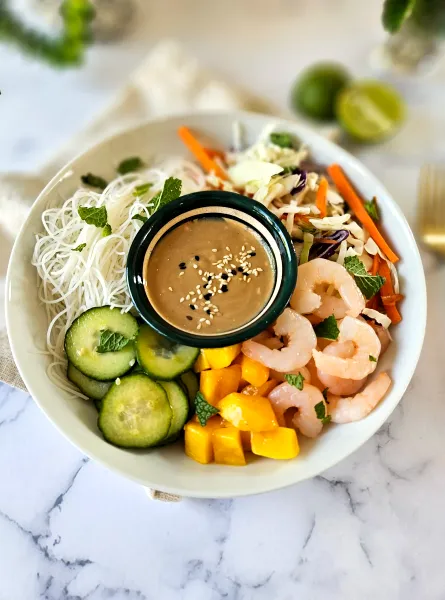 Salade façon rouleau de printemps ÉquipeNutrition Spring Roll-Style Salad TeamNutrition
