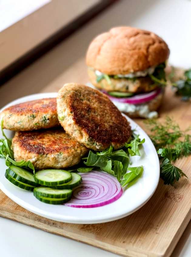 Fresh Salmon Burger Patties Galettes de Burger au Saumon FraisÉquipeNutrition Teamnutrition