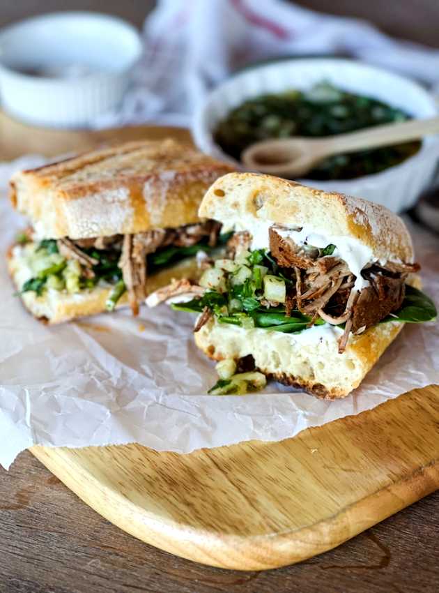 Sandwich au porc effiloché et chimichurri