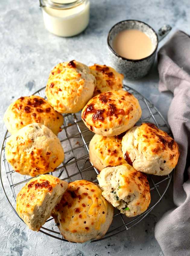 Scones fromage saucisses - Cheese sausage scones