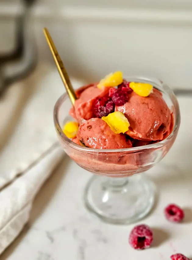 Sorbet facile à l’ananas et aux framboises ÉquipeNutrition Pineapple and Raspberry Easy Sorbet TeamNutrition