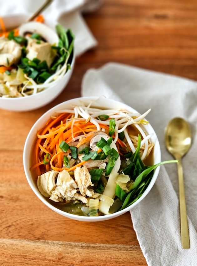 Soupe Pho au poulet Chicken Pho Soup