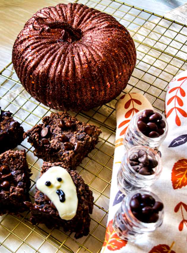 Brownies aux haricots noirs et fantôme au chocolat blanc