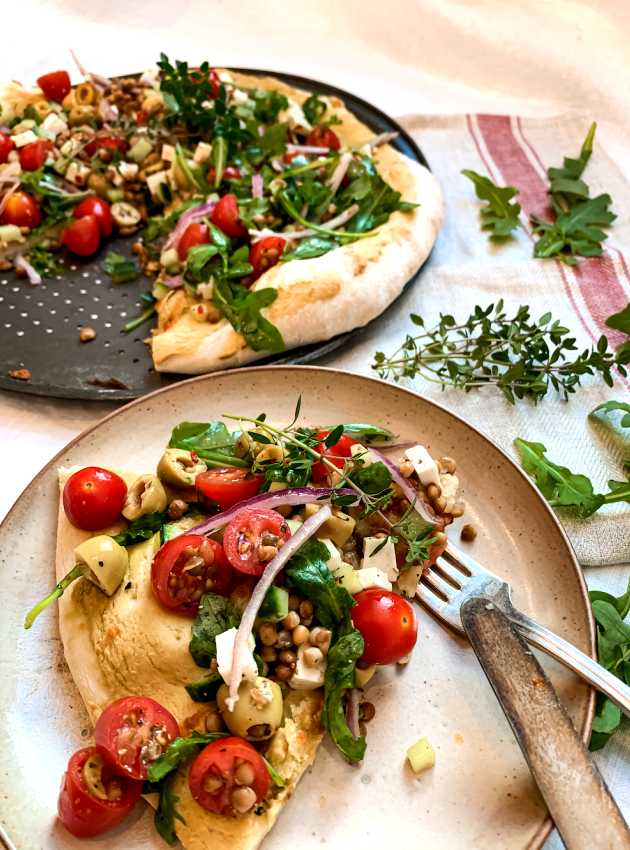 Pizza grecque avec garniture froide