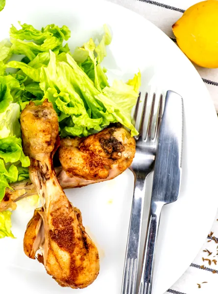 Tajine de poulet aux olives, pois chiches et au citron