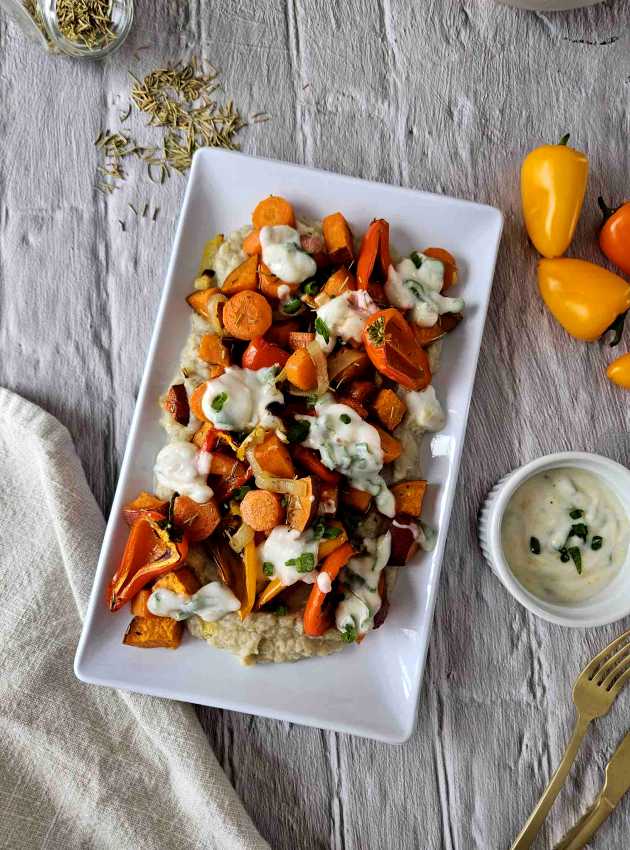 Légumes au romarin, purée de topinambours et sauce citronnée