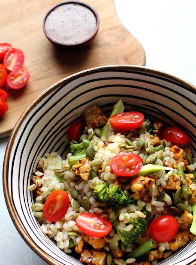 Salade d’orge et tempeh